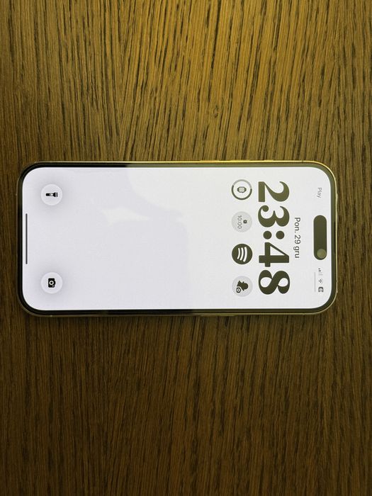 Śliczny Iphone 14 PRO 256GB