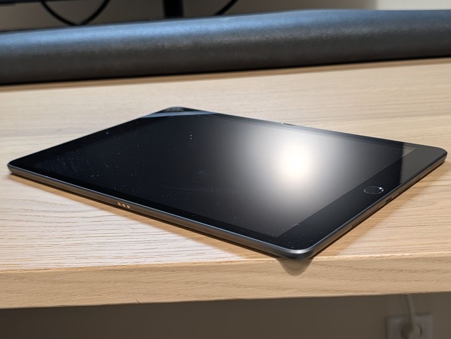 Apple iPad 8. generacji 32GB WiFi Space Gray Rysik + Kompletny Zestaw