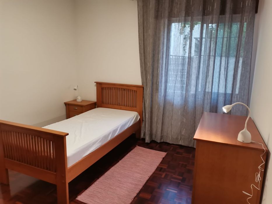 Quarto para alugar na Sobreda da Caparica