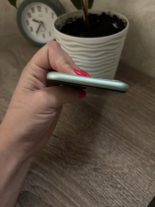 Продам iPhone 11