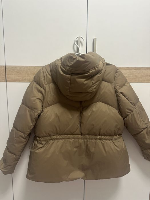 Куртка дуже гарна розмір с-м пух