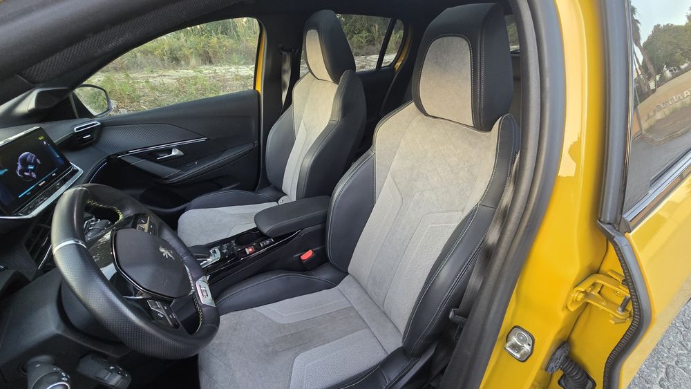 Peugeot e-208 GT line