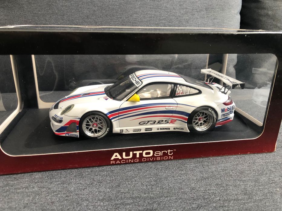 1:18 AutoArt Porsche 911 997 GT3 RSR Presentation Racing Division