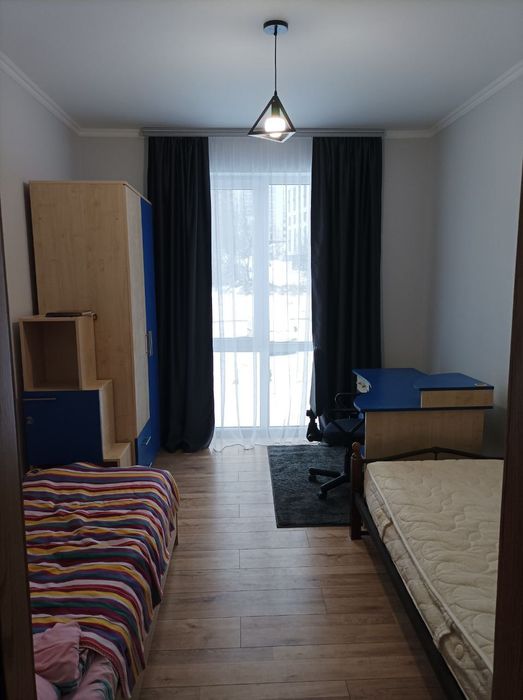 Здається підселення  для дівчини в кімнату