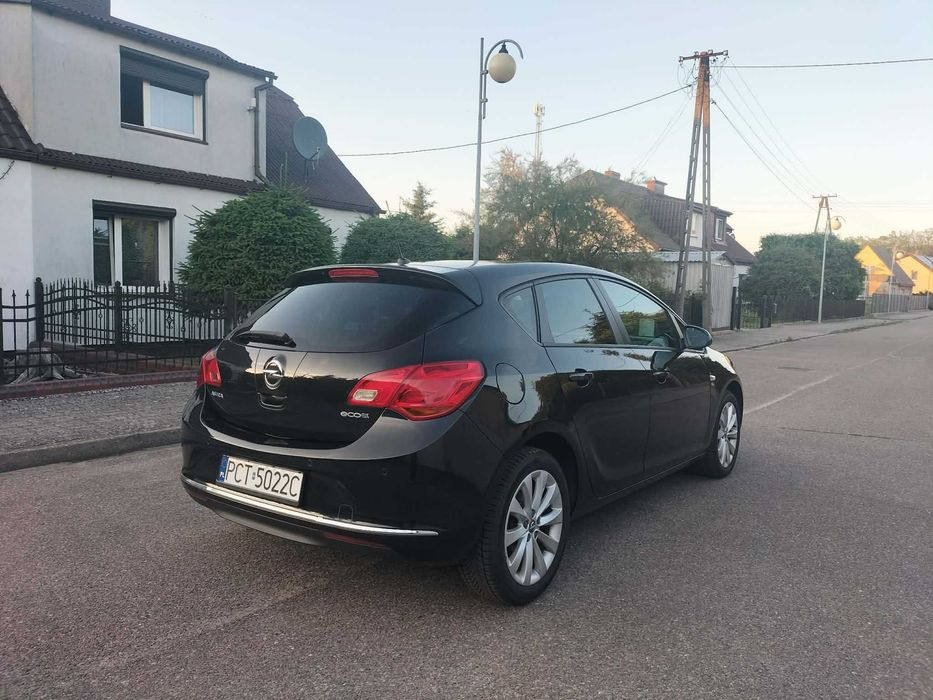 Opel Astra Hatchback 1.4 Benzyna  2013 rok  121 870 kM