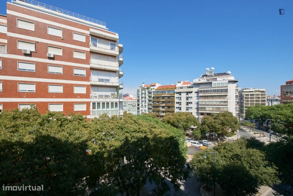 Quarto - localizado em São Sebastião Lisbon