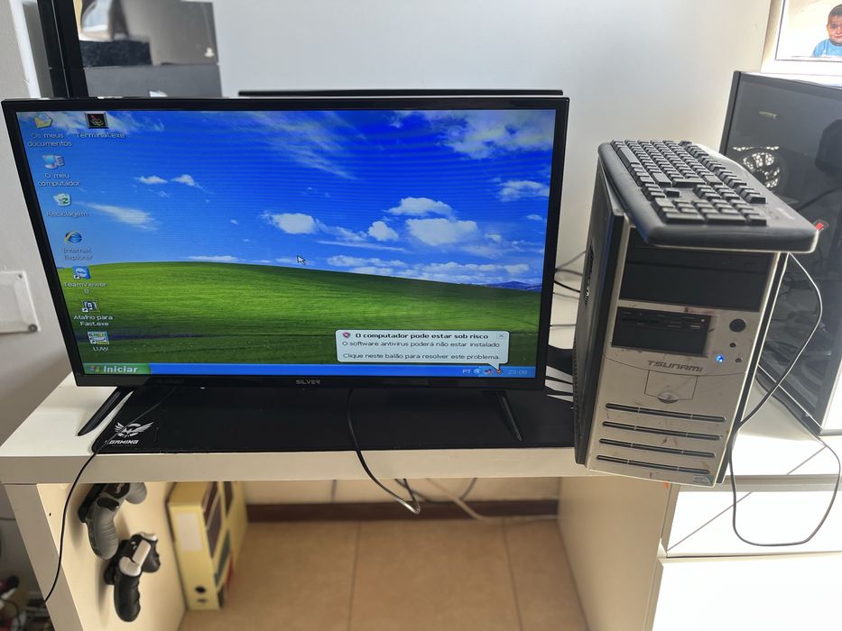Torre com teclado rato + monitor acer