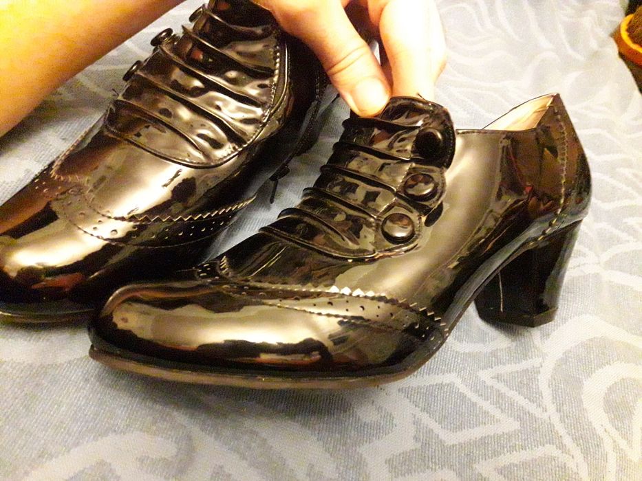 Туфли лаковые на каблуке 42 Agvani