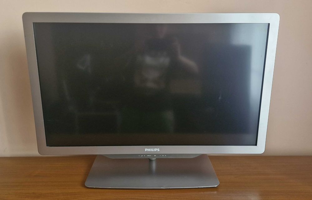 Телевізор "32" Philips 32PFL7606K/12 / Ambilight