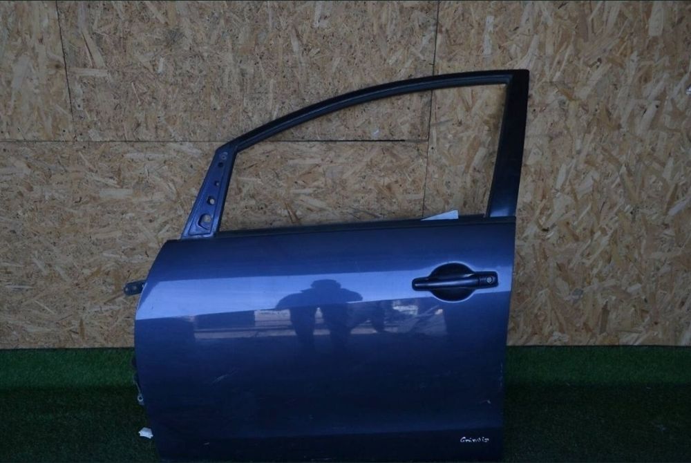 Mitsubishi Grandis авторозбір