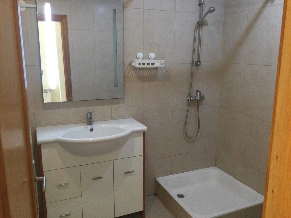 Arrenda-se apartamento T2 totalmente mobilado e equipado, localizado em frente à Universidade do Minho, na Alameda da Universidade.