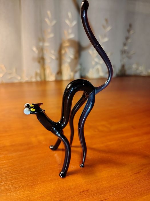 Вінтажні статуетки янтарного кольору, фарфорові (Полонне), з кольорового скла.