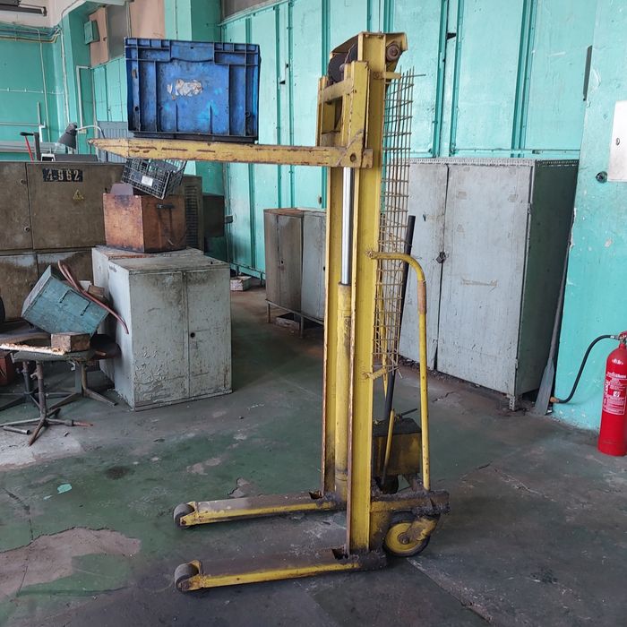 Podnośnik ręczny paleciak