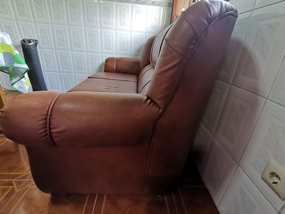 Sofá 3 lugares em napele castanho
