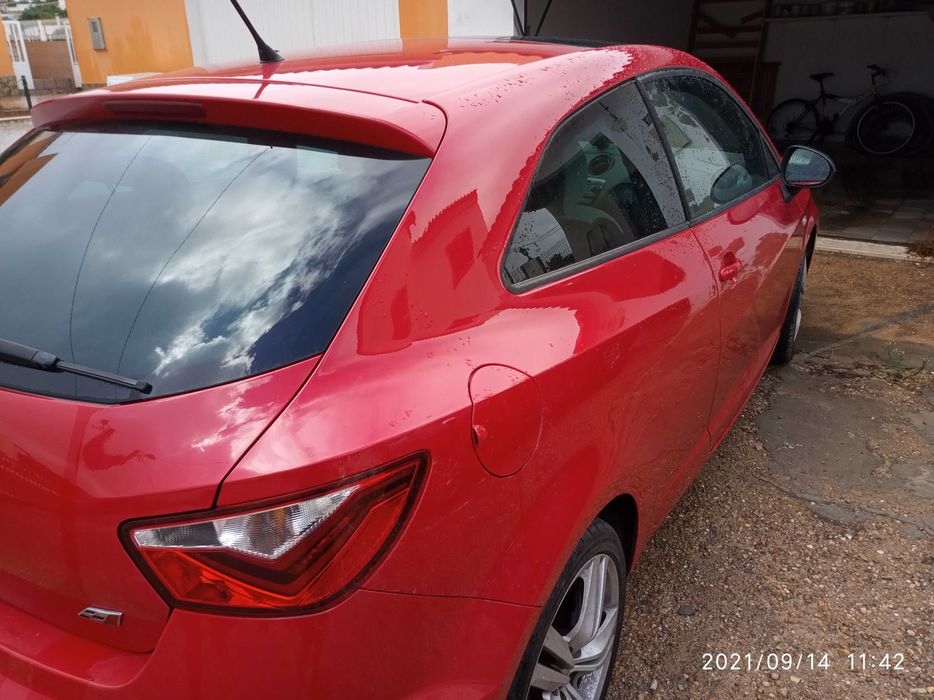 6,9 segunos dos 0 aos 100 kms/h.  Uma Bomba. Seat Ibiza Cupra 180 hp