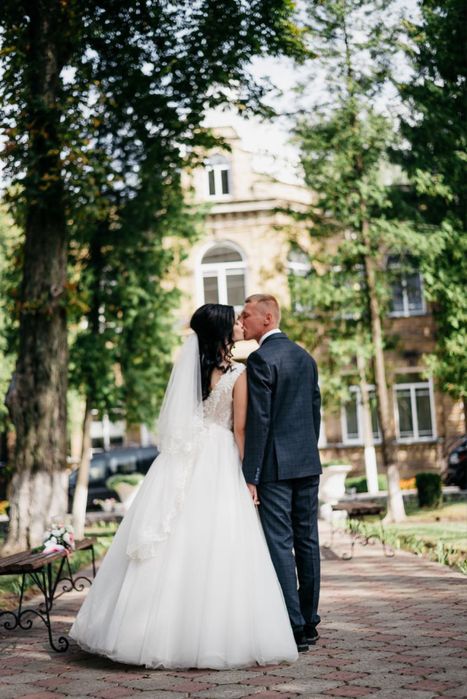 Весільна  сукня