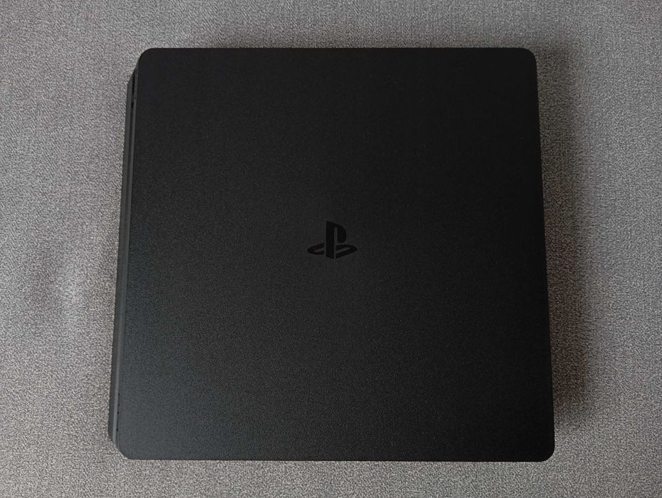 PS4 Slim 1TB Idealny Stan | DualShock 4 V2 | Okablowanie | + gratis gra