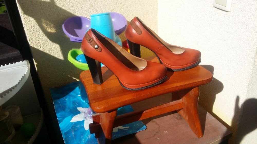 Szpilki na koturnie skóra rozmiar 38