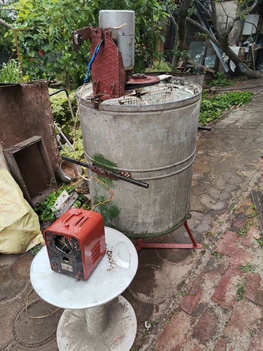 Продам медогонку саморобну