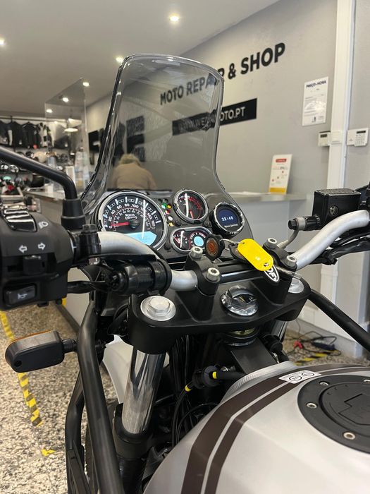 Royal Enfield Himalayan 411  de 2023 em estado "Novo" (738 Kms)