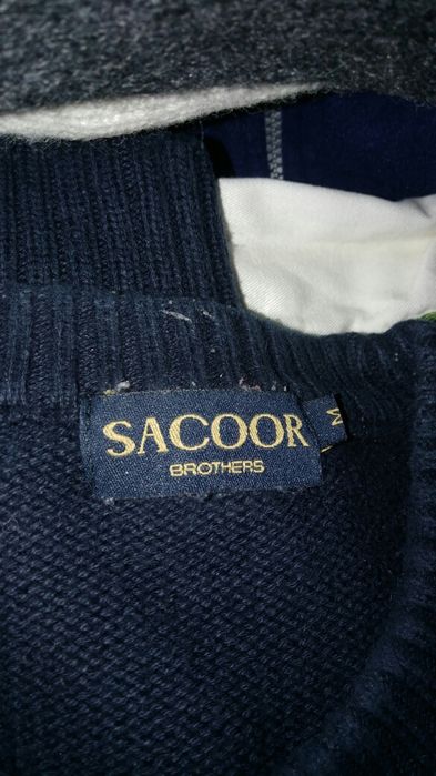 Roupa variada com pouco uso.