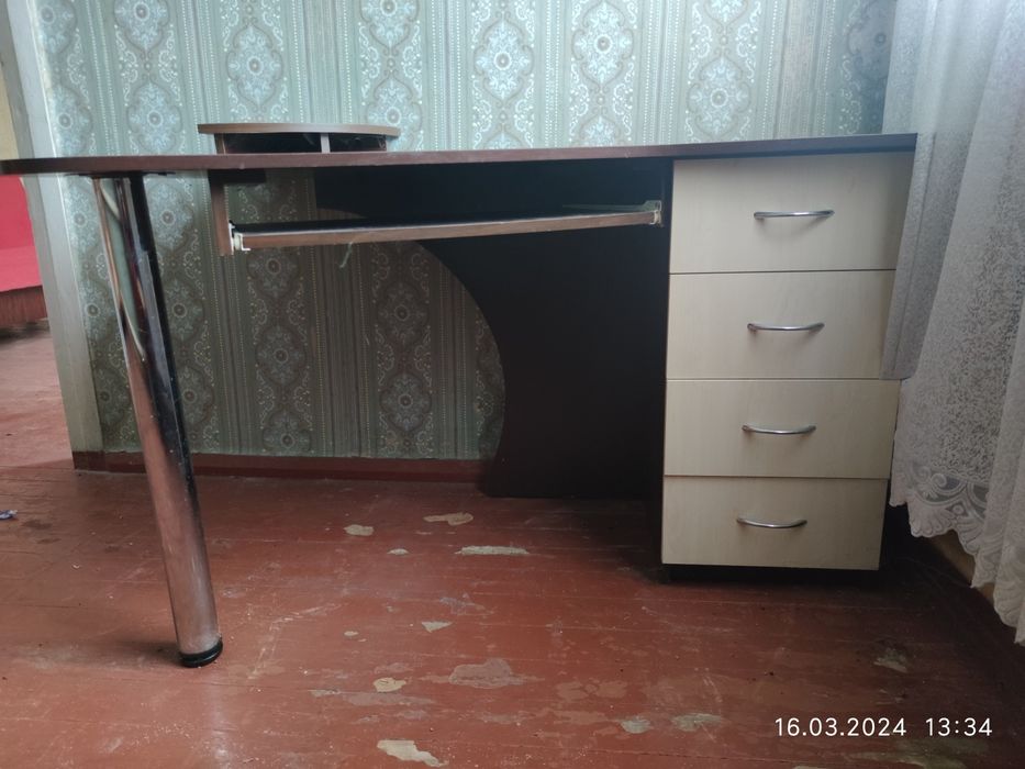 Компьютерный стол