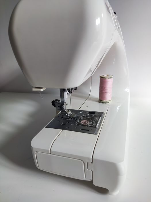 Bernina - Jem Gold 2 - Maquina Costura Suiça - Portatil - NOVA