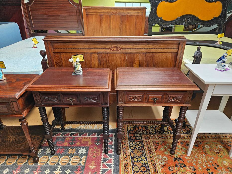 Mesas de cabeceira em madeira - Valor unitário - Bom e