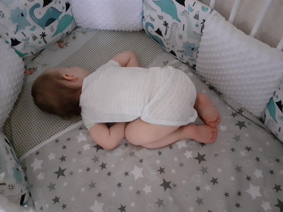 Бортики, подушечки в дитяче ліжечко