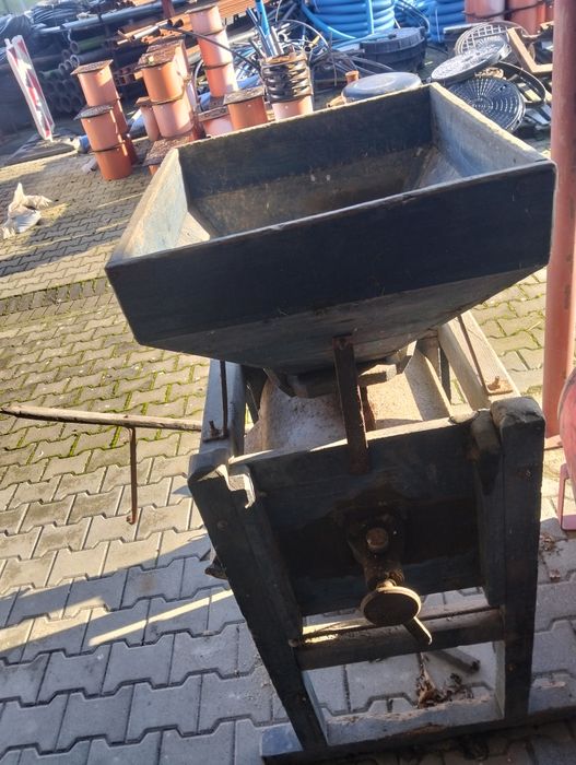Sprzedam młynek do zboża + siewnik