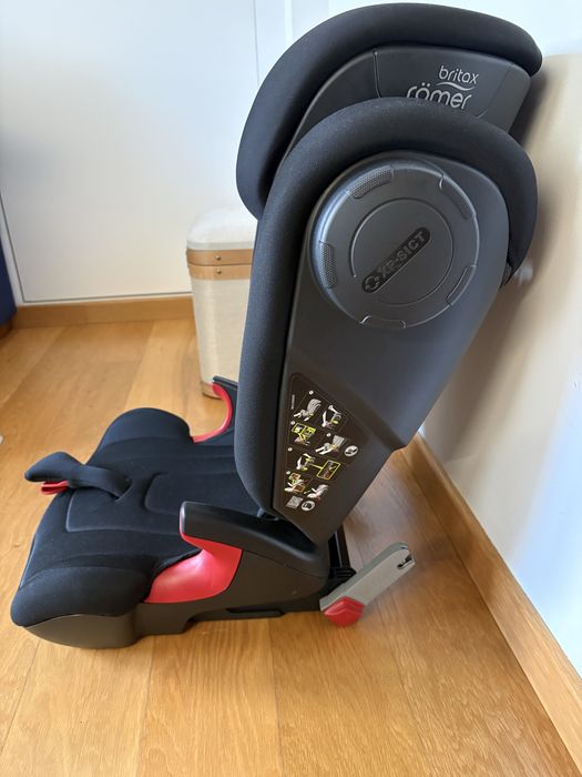 Cadeira Auto Britax Römer KIDFIX XP SICT (15–36 kg) – Como Nova