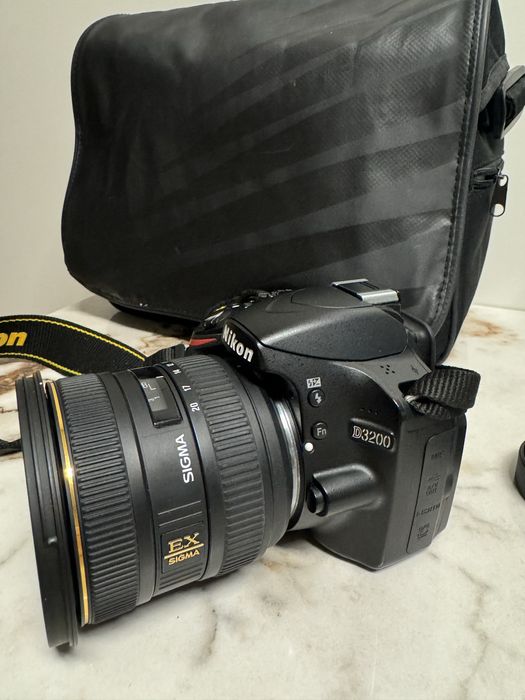 Lustrzanka Nikon D3200 + SIGMA EX