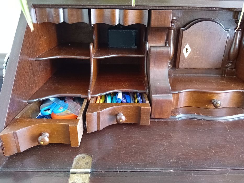 Escrivaninha madeira maciça com três segredos