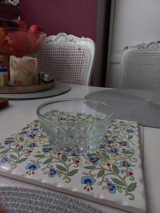 Eryka Drozd, design PRL, krople rosy, salatera