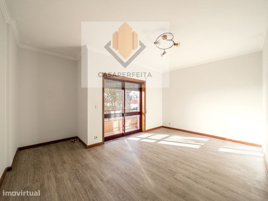 Apartamento T1 com Varanda e Lugar de Garagem - Canelas — Canelas, Porto