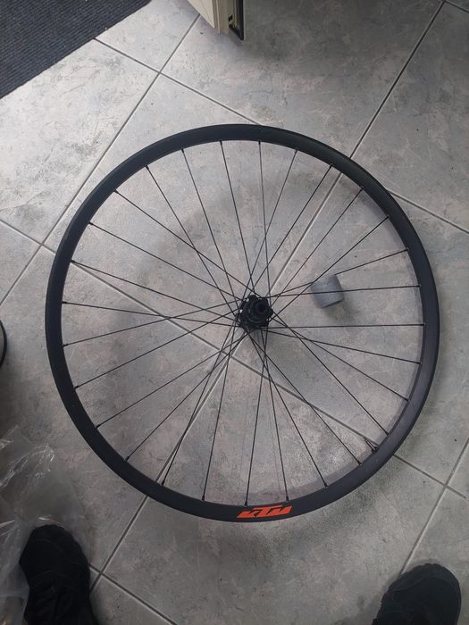 Rodas tubless 29er de disco dtswiss com 6 meses de uso