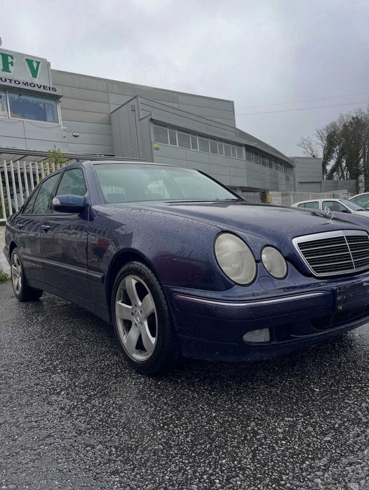 Mercedez-Benz E270 para peças