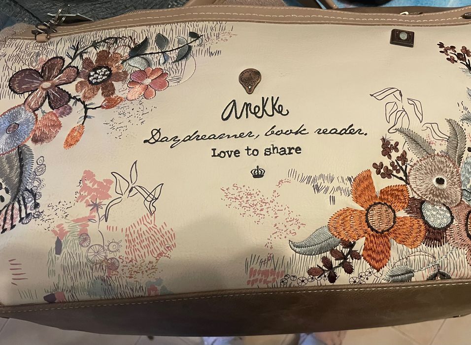 Mala Anekke como nova