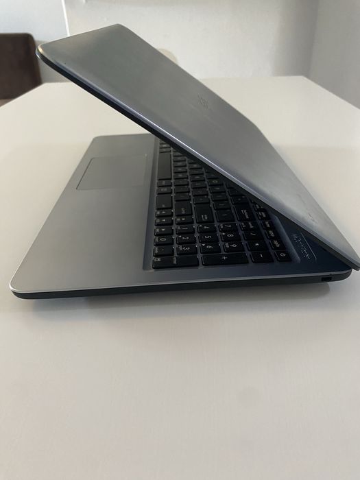 Portátil Asus i3