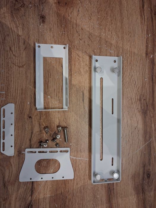 uchwyt pionowy na karte graficzna