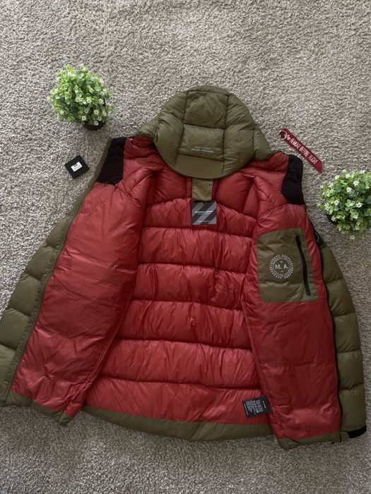 Пуховик від бренду Marshall Artist