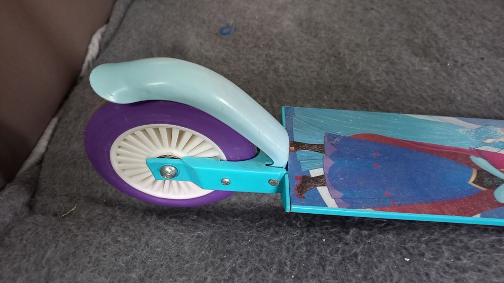 Trotineta de menina como nova