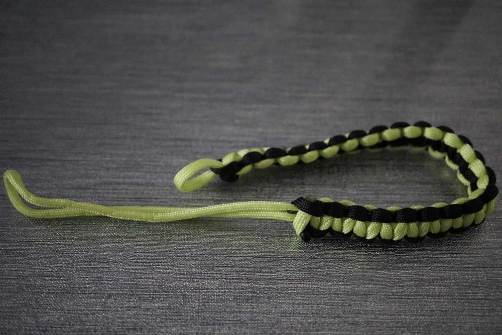 Bransoletka na rękę / aparat żółto - czarna paracord