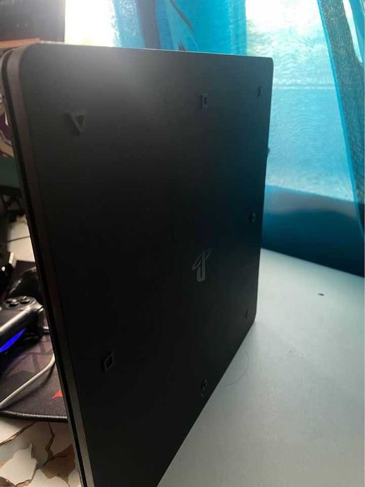 PS4 COM COMANDO COMO NOVA