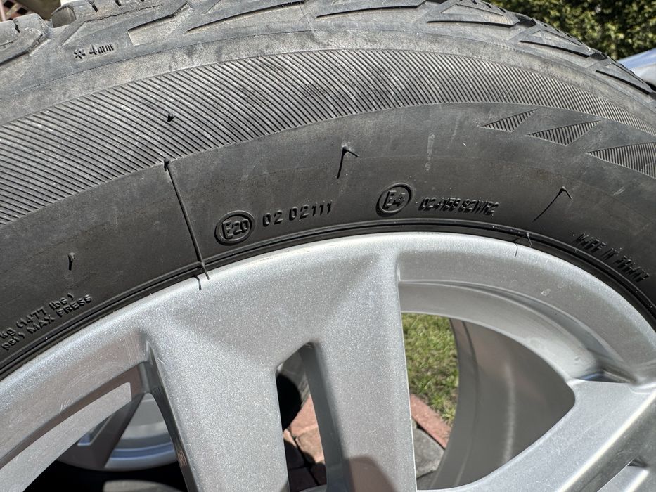 Opony zimowe Bridgestone Blizzak LM32 225/50/17