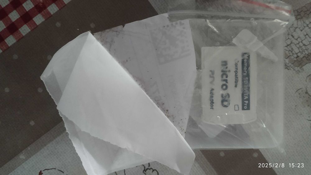 PSVita desbloqueada com extras + carregador + adaptador MicroSD