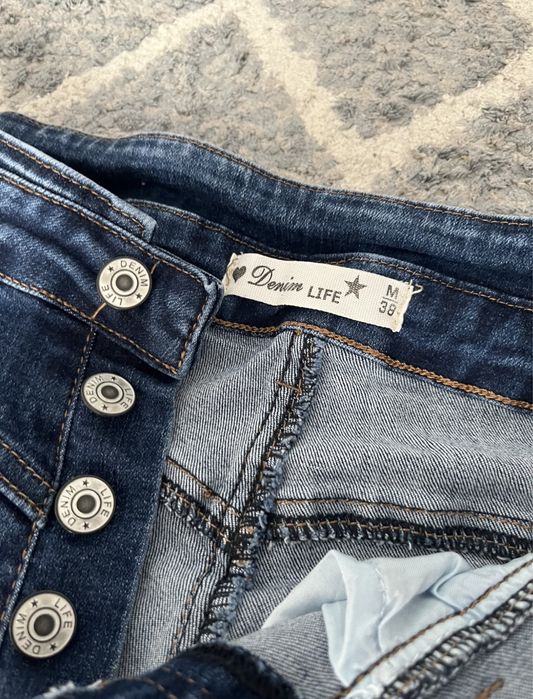 Jeansy z wysokim stanem denim life