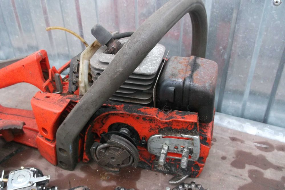 HUSQVARNA 137 w częściach piła pilarka