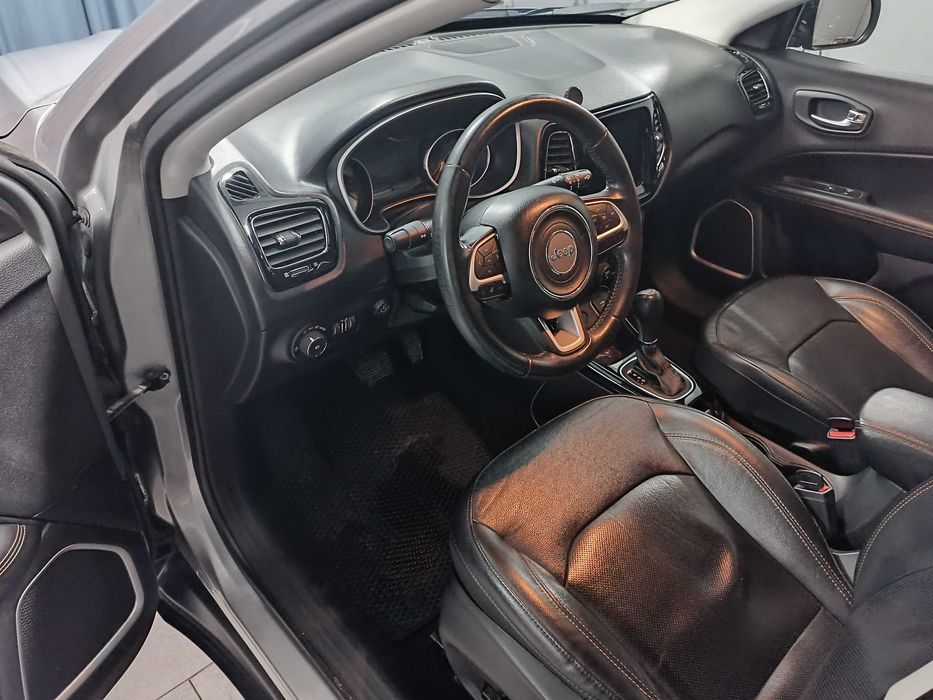 Jeep compass авто