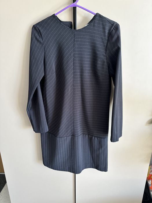 Biurowa sukienka Mango klasyczna